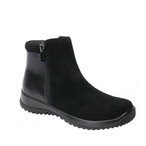 Drew Cool Women’s Water Resistant Boots  Size 13